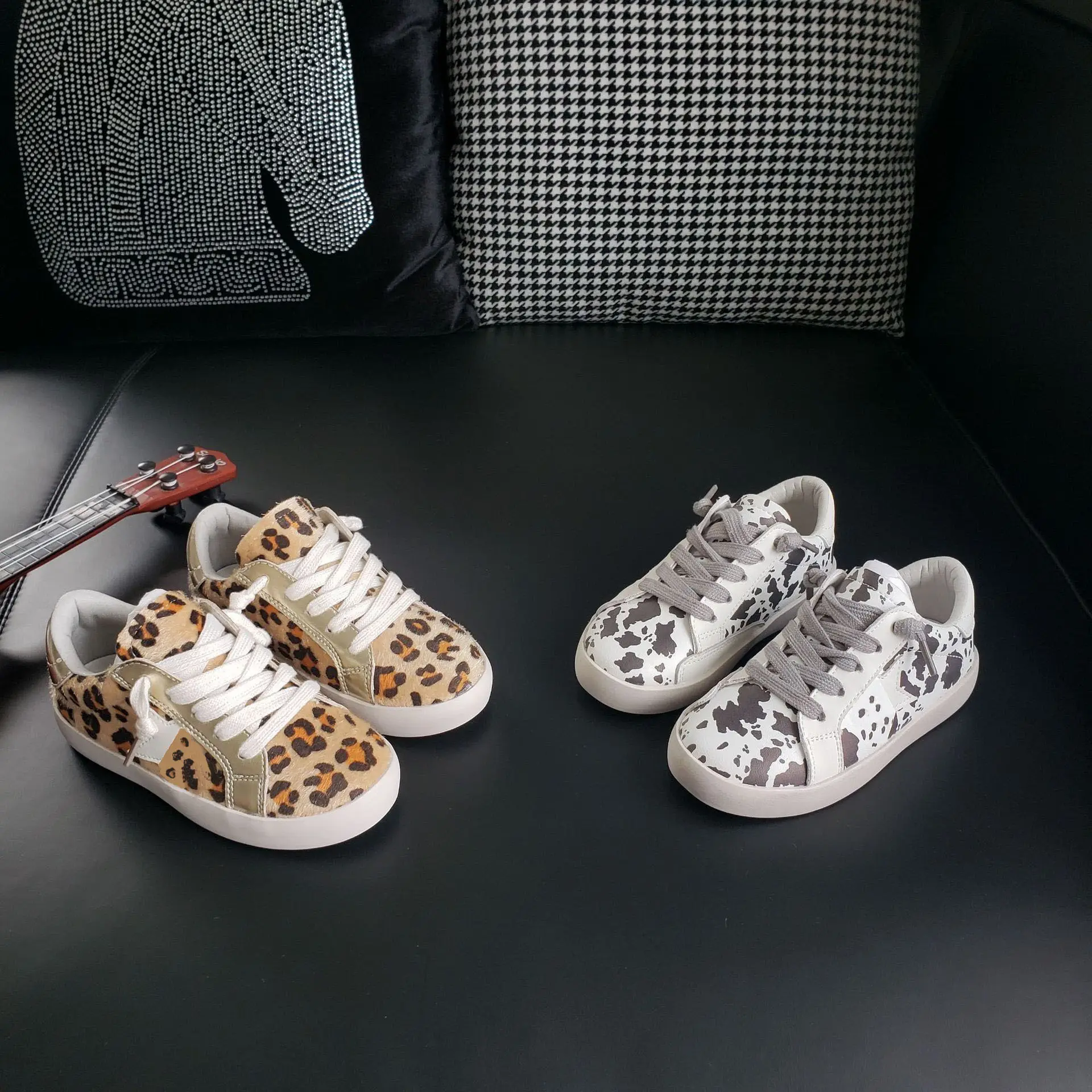Moda primavera niños Unisex leopardo vaca estampado niños bebé goma zapatos casuales niñas cuero Retro atar zapatillas