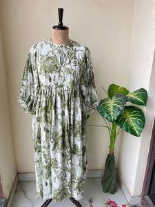 Vestido Midi Floral Estampado Digital de Algodón Ecológico Hecho a Mano con Cuello Redondo y Cierre de Cordón para Mujer, Verano - Product Image 3