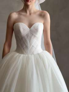 <span class=keywords><strong>Robe</strong></span> de mariée princesse volumineuse en tulle nuageux aérien avec corsage plissé croisé sculptural moderne - Product Image 4