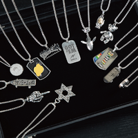 Collier en métal en gros, long collier souvenir pour homme, style hip-hop, design croix, pendentif tendance pour célébrités en ligne, thèmes artistiques avec logo
