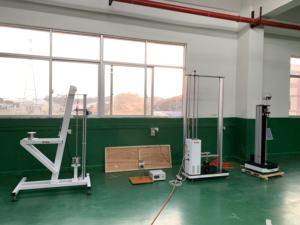 GB 811 <span class=keywords><strong>Machine</strong></span> d'essai de casque de laboratoire Testeur de stabilité du dispositif de fixation de casque de moto - Product Image 5