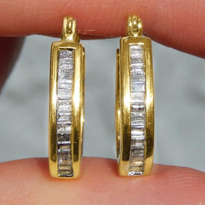 Orecchini in Oro E4246 con Diamanti Taglio Baguette, Classici da Donna per Uso Quotidiano, Colore G, Diamanti Naturali - Product Image 3