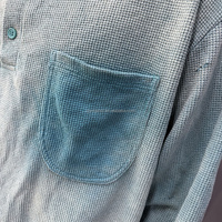 T-shirt Henley pour homme en tricot gaufré délavé à l'acide, effet vieilli, avec poche déchirée, coupe oversize, manches longues, style streetwear vintage