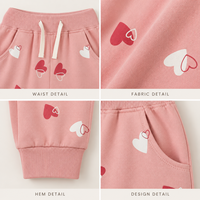 Celana Jogger Anak Perempuan Motif Hati Warna Dusty Pink dengan Ikat Pinggang Putih, Saku Samping, dan Manset untuk Pesanan Grosir dan Kustom Celana Anak Perempuan
