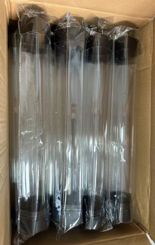 Tube transparent en forme de triangle