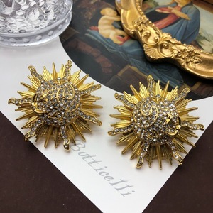 ZX Europa América Estrella Luna Set <span class=keywords><strong>de</strong></span> Pendientes y Broche Chapado en Oro <span class=keywords><strong>de</strong></span> Alta Calidad con Diamantes Estilo Medieval Occidental Joyería Única <span class=keywords><strong>de</strong></span> Calidad - Product Image 2