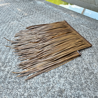 Parasol Palapa en PVC Écologique Traditionnel Imperméable pour Hôtels, Parcs Extérieurs et Complexes Balnéaires Maldiviens – Toiture en Chaume Synthétique