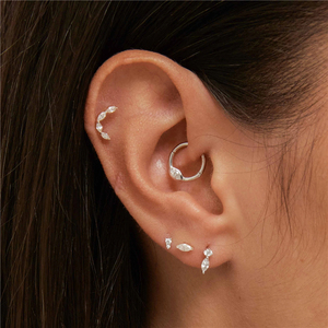 Pendientes ROXI con diseño de luna y ojo de caballo, con diamantes, 16G, para perforación de cartílago con rosca de cabeza plana - Product Image 6