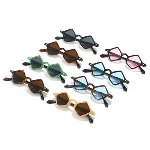 Nouvelles Lunettes de Soleil Carrées à Monture Fine 2024, Verres UV400 Personnalisés, Style Hip-hop, Légères et Confortables, Fabriquées en Matière PC - Product Image 4