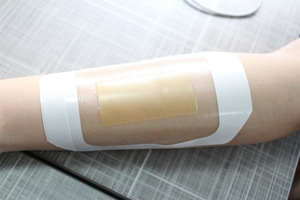 Apósito médico desechable, transpirable e impermeable para fijación de cánula intravenosa transparente, kit de inicio IV - Product Image 6