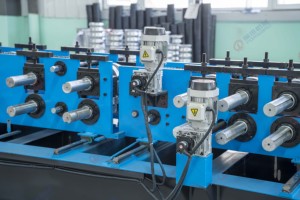 Vollautomatische <span class=keywords><strong>C</strong></span>-Profil-Rollformmaschine |   Stufenlose Breiten- und Höhenverstellung - Product Image 4