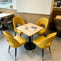 Chaise de salle à manger moderne en cuir PU de qualité restaurant avec pieds en métal, usage commercial pour hôtels et restaurants