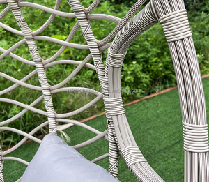 Chaise suspendue en rotin pour <span class=keywords><strong>nid</strong></span> <span class=keywords><strong>d</strong></span>'<span class=keywords><strong>oiseau</strong></span> en plein air Chaise suspendue pour les loisirs <span class=keywords><strong>d</strong></span>'intérieur Chaise à oeufs suspendue pour l'extérieur avec cadre en métal - Product Image 4