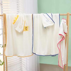 Serviette de bain en polaire corail pour enfants Kim Ryan avec capuche 70x140cm, épaisse, absorbante, style dessin animé, cape de bain pour bébé - Product Image 4