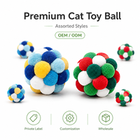 Nouveauté : Jouet pour chat tendance en peluche avec pompon de Noël, griffoir interactif pour chat