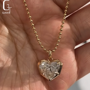 Collana da Donna Trendy con Pendente <span class=keywords><strong>Solitario</strong></span> a Cuore in <span class=keywords><strong>Oro</strong></span> Massiccio 18K con <span class=keywords><strong>Diamante</strong></span> da Laboratorio Certificato IGI HPHT CVD D VS1 di Lusso - Product Image 1