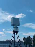 Radar de drone pour l'identification d'oiseaux et de drones, portée de 5 km, petite taille, installation facile, seuil adaptatif