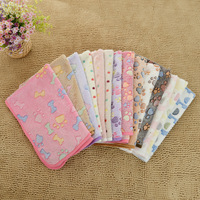 Vente chaude toutes saisons couverture pour animaux de compagnie épaissie flanelle patte impression conception pour chats chiens Corall polaire animal haut fournitures pour animaux de compagnie