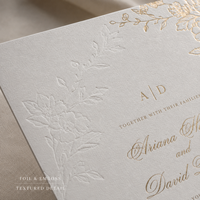 Invitation de mariage de luxe en relief, cadre floral délicat avec inscription dorée sur carton texturé de qualité supérieure