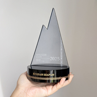 MH-MJ0338 trophée semi transparente noire en forme de montagne personnalisée
