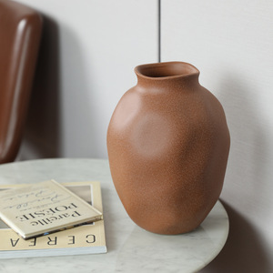 Thoughtful Gifts for Wedding: 5 Ceramic Vases That Impress