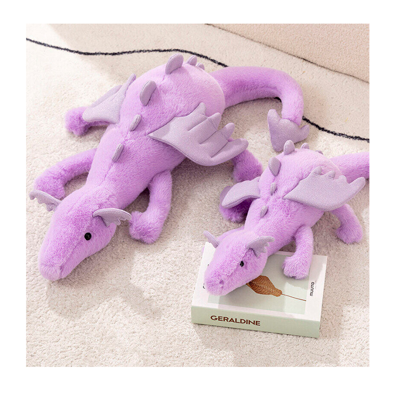 チャーミングで心地よいぬいぐるみの紫色のドラゴンは、お子様の喜びと