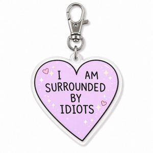 Llavero Personalizado con Frase Relacionable: Estoy Rodeado de Idiotas, Charm de Corazón Morado, Venta al por Mayor - Product Image 1