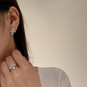 Pendientes de Plata de Ley con Circonita Cúbica 5A, Diseño de Flor y Mariposa, de Dylam Dainty, Nueva Tendencia en Joyería, para Uso Diario de Mujeres - Product Image 4