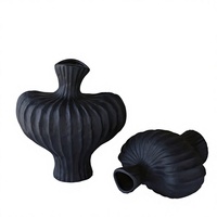 Vase en céramique blanche moderne et contemporaine, fait main, pour décoration de mariage, de maison, présentation de fleurs sur table, pour salon, chambre à coucher