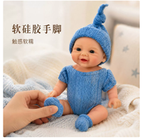 Poupée Reborn en Silicone de 8 Pouces avec Tenue Tricotée Bleue, Conception Flexible à Habiller, Jouet Compagnon pour Enfants, Idéal pour Petits Garçons et Filles