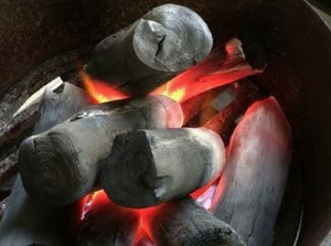 Carbón Vegetal Natural de Madera Dura para Barbacoa, Marca KAW OEM Vietnam, 7000-8000 Kcal/kg, 80-90% de Carbono Fijo, Ideal para Restaurantes - Product Image 3
