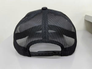 Gorra Trucker Negra Sólida Premium Personalizada OEM con Logotipo Bordado en 3D, Transpirable, con Malla Completa en la Parte Trasera, Ajustable con Cierre a Presión para Exteriores - Product Image 2