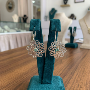 Fournisseur en gros de boucles d'oreilles pendantes classiques en argent et zircon pour femmes, cadeau de fiançailles, bijoux de style chic - Product Image 3
