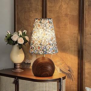 Lámpara de Mesa Mini con Diseño Floral Elegante, Estilo Vintage de Alta Gama, Pantalla de Cúpula, 3 Colores, para Dormitorio Principal o Mesita de Noche, Nuevo Estilo 2025 - Product Image 2