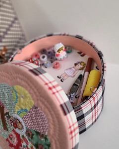 Scatole <span class=keywords><strong>Sorpresa</strong></span> Personalizzate per Bambini, Scatole Misteriose, Scatole Portaoggetti per Cucito, Piccole Scatole Portamatite Cartoon, Scatole Rotonde per Ricordi del Bambino, Confezioni in Tessuto per Regali - Product Image 6
