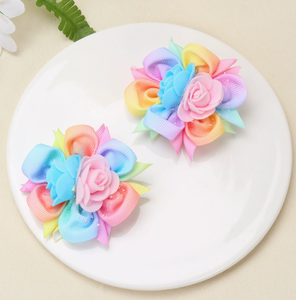 Pinzas <span class=keywords><strong>para</strong></span> <span class=keywords><strong>el</strong></span> Cabello con Flores de Tela Coloridas, Pinzas Laterales <span class=keywords><strong>para</strong></span> Niñas con Flores de Rosa 3D en Degradado - Product Image 5