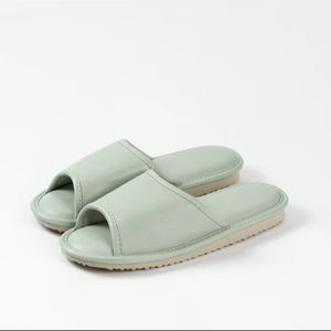 Glissières d'intérieur confortables bleu clair à bout ouvert pour femmes pantoufles d'intérieur lavables de conception simple - Product Image 1