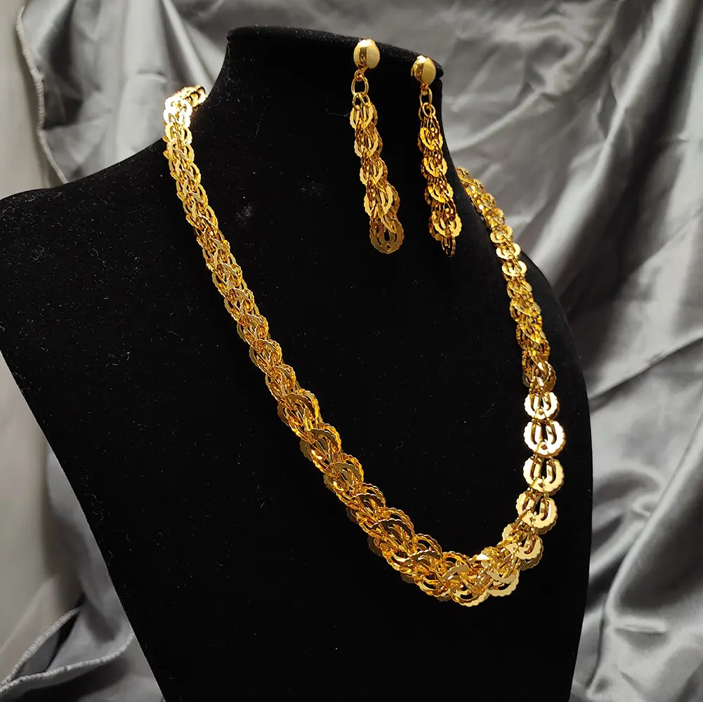 Ensembles de bijoux en gros d'usine de 50cm avec boucles d'oreilles à la mode évider printemps rond gros couleur or ensemble de bijoux pour les femmes