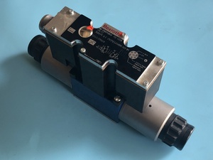 R900958848 3DREPE6C-2X/25EG24N9K31/F1M Réducteur proportionnel à trois voies à action directe, stock d'origine - Product Image 2
