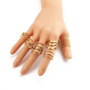 Sandales plates personnalisées pour femmes avec 12 anneaux ajustables en acier inoxydable, motif clouté et anneaux magnétiques géants pour les orteils - Product Image 2