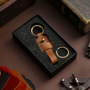 LLavero de coche de cuero genuino Vintage duradero con opción de logotipo personalizado Diseño unisex y caja de embalaje de regalo - Product Image 2