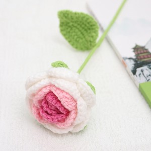 Flores de rosa de lana hechas a mano con ganchillo, color degradado, ramo de regalo DIY realista para días festivos, regalo al por mayor. - Product Image 4