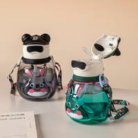 Bouteille d'eau créative en plastique pour enfants, motif lapin de dessin animé, avec couvercle oreilles de panda et paille, grande capacité, pour l'extérieur, vente en gros
