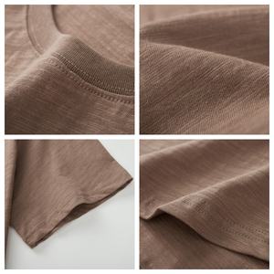 เสื้อยืดคอกลมแขนสั้นผ้าฝ้ายสลับเนื้อผ้าสำหรับผู้ชาย ผลิตโดย OEM ผ้าฝ้าย 100% พิมพ์ลายด้วยเทคนิคสกรีน แห้งเร็ว ระบายอากาศได้ดี เหมาะสำหรับออกกำลังกาย ฟิตเนส ชายเสื้อโค้ง ทรงลำลอง - Product Image 3