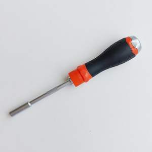 Destornillador Hexagonal ProGrade 6x110mm con Eje Moleteado, Punta Magnética, Grado Industrial, Sistema Métrico, Mango Antideslizante - Product Image 3