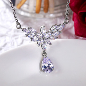 Collana con Ciondolo a Goccia di Pera per Donne, Gioielli Eleganti per Matrimoni e Cene - Product Image 3