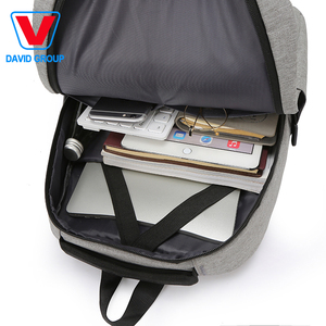 Mochila de negocios de calidad personalizada para hombre, con bolsillos de función - Product Image 4