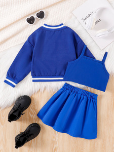 Bộ quần áo thời trang mới 3 món cho bé gái: Áo ba lỗ in chữ + Áo khoác bóng chày + Váy xếp ly - Product Image 2