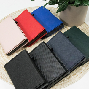 กระเป๋าสตางค์ผู้หญิงแบบสามพับหนังแท้สีชมพู Saffiano พร้อมช่องใส่บัตร RFID ช่องใส่เหรียญ และตัวล็อคแม่เหล็ก - Product Image 6