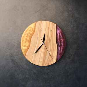 Elegante Reloj de Pared de Resina y Madera Hecho a Mano, Duradero, Funcional, Elegante y Decorativo, Perfecto para Sala de Estar o Dormitorio - Product Image 5